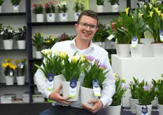 Daan just couldn't keep himself from taking three Freesias, after all he is the Freesia guy of the company. The beauty at the right is the Verona, then in de middle we have the Luca with nice light yellow flowers (also a new colour) and last but not least the Torino.
